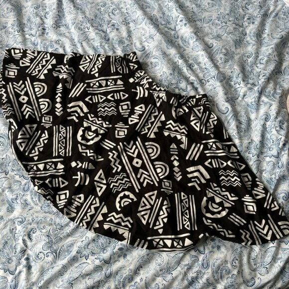 Size S skater/circle skirt, retro graphic print - Picture 3 of 5